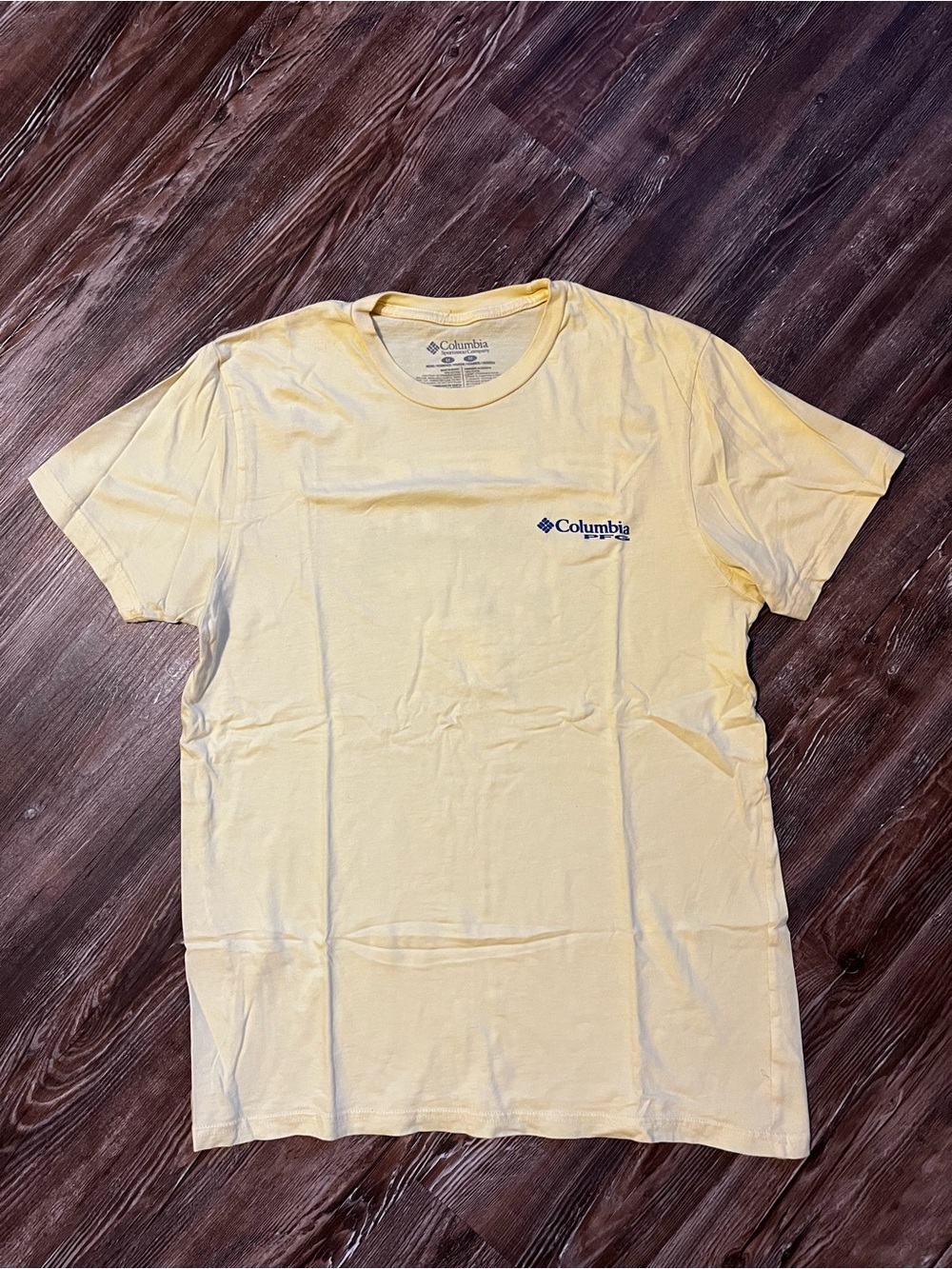 Columbia PFG Men’s Short Sleeve Tee in Pale Yellow